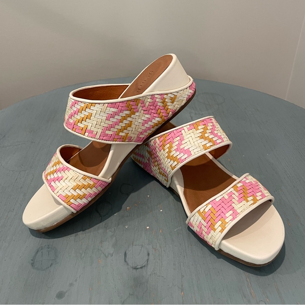 Gentle Souls by Kenneth Cole Women's Multicolor Woven Sandals